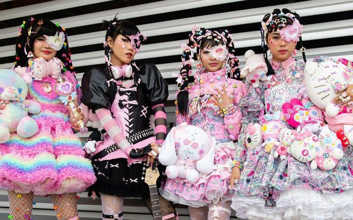 Sejarah Dan Evolusi Tren Warna Pink Di Dunia Mode