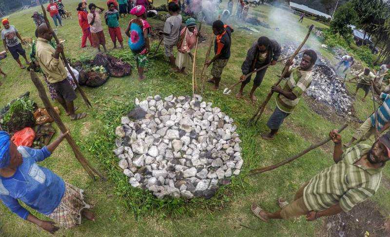 Makna Tradisi Bakar Batu Dalam Kehidupan Masyarakat Papua