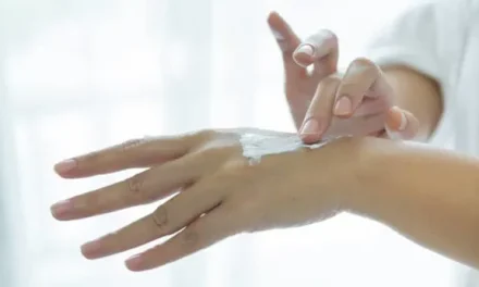 Hand Cream: Manfaat, Cara Memilih, Dan Waktu Menggunakannya