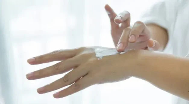 Hand Cream: Manfaat, Cara Memilih, Dan Waktu Menggunakannya