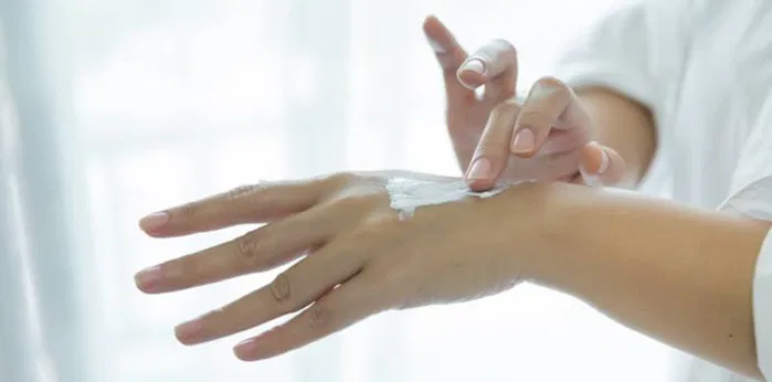 Hand Cream: Manfaat, Cara Memilih, Dan Waktu Menggunakannya