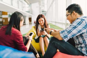 Smartphone Masa Kini: Fitur Mengubah Masyarakat Berkomunikasi